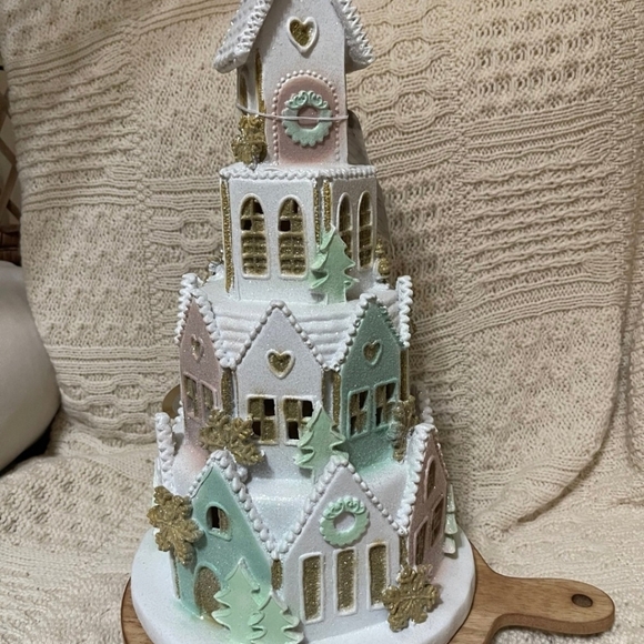 NEW Light Up Christmas Pastel Gingerbread Cake House Castle...